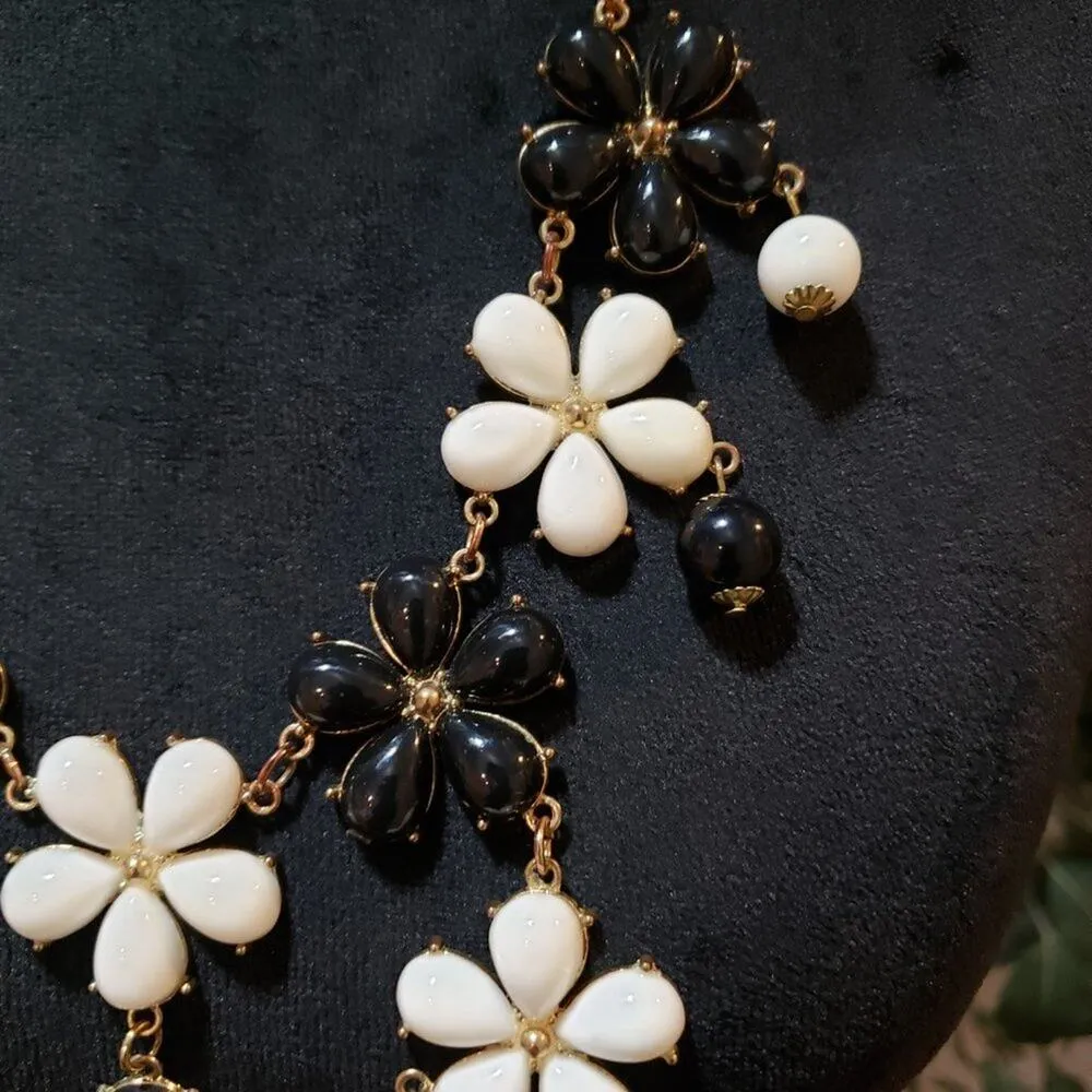 Womens Fashion Black White Flower & Beaded Collar Necklace with Lobster Clasp - Image 4