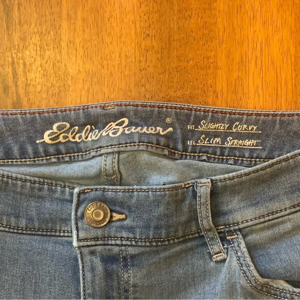 Eddie Bauer Jeans Women’s 12 slightly curvy slim straight Light wash soft casual - Image 2