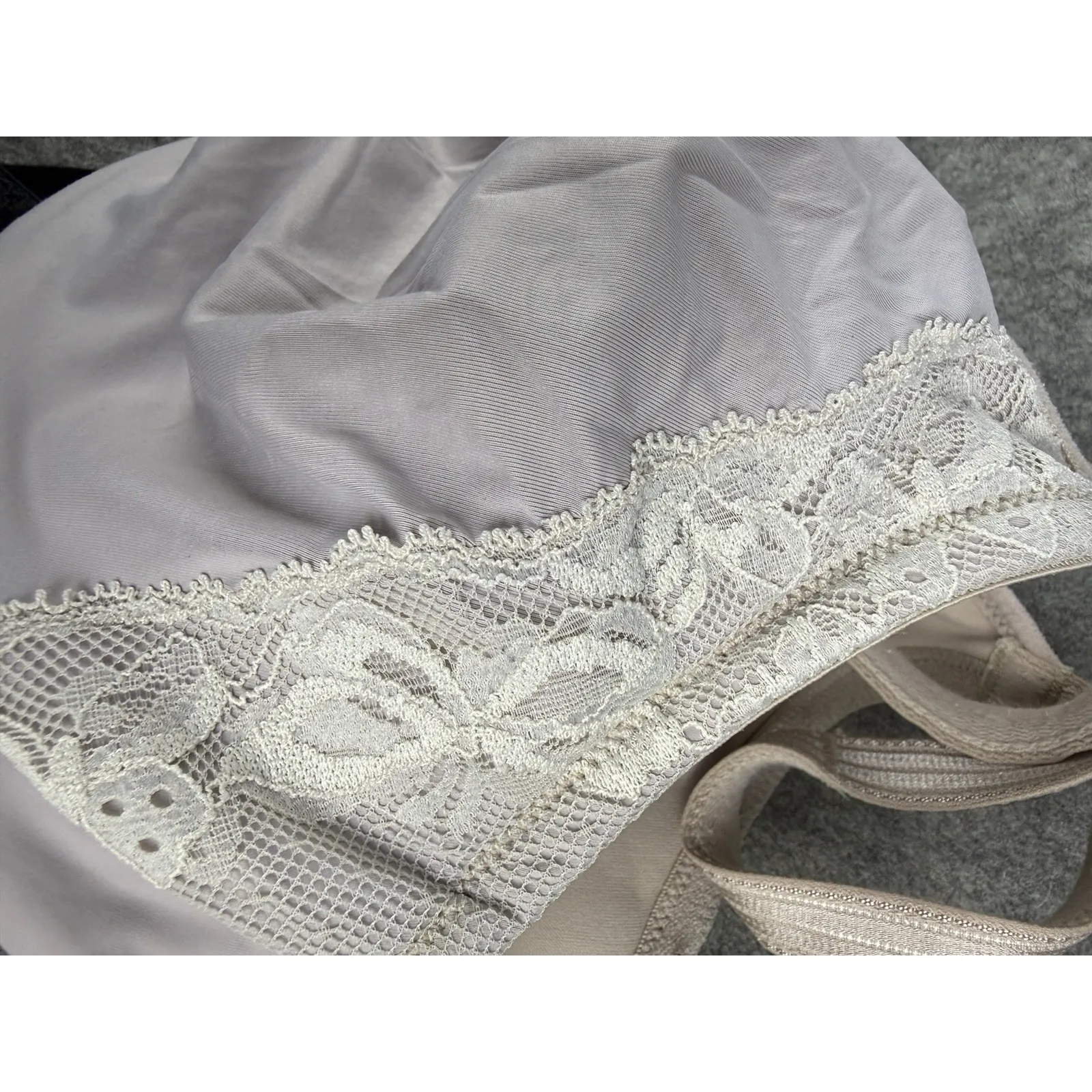 Lot 2 Olga GI8961A Cloud 9 Full Figure Lace Trim Minimizer Bras 36C Black Nude Size undefined - Image 7