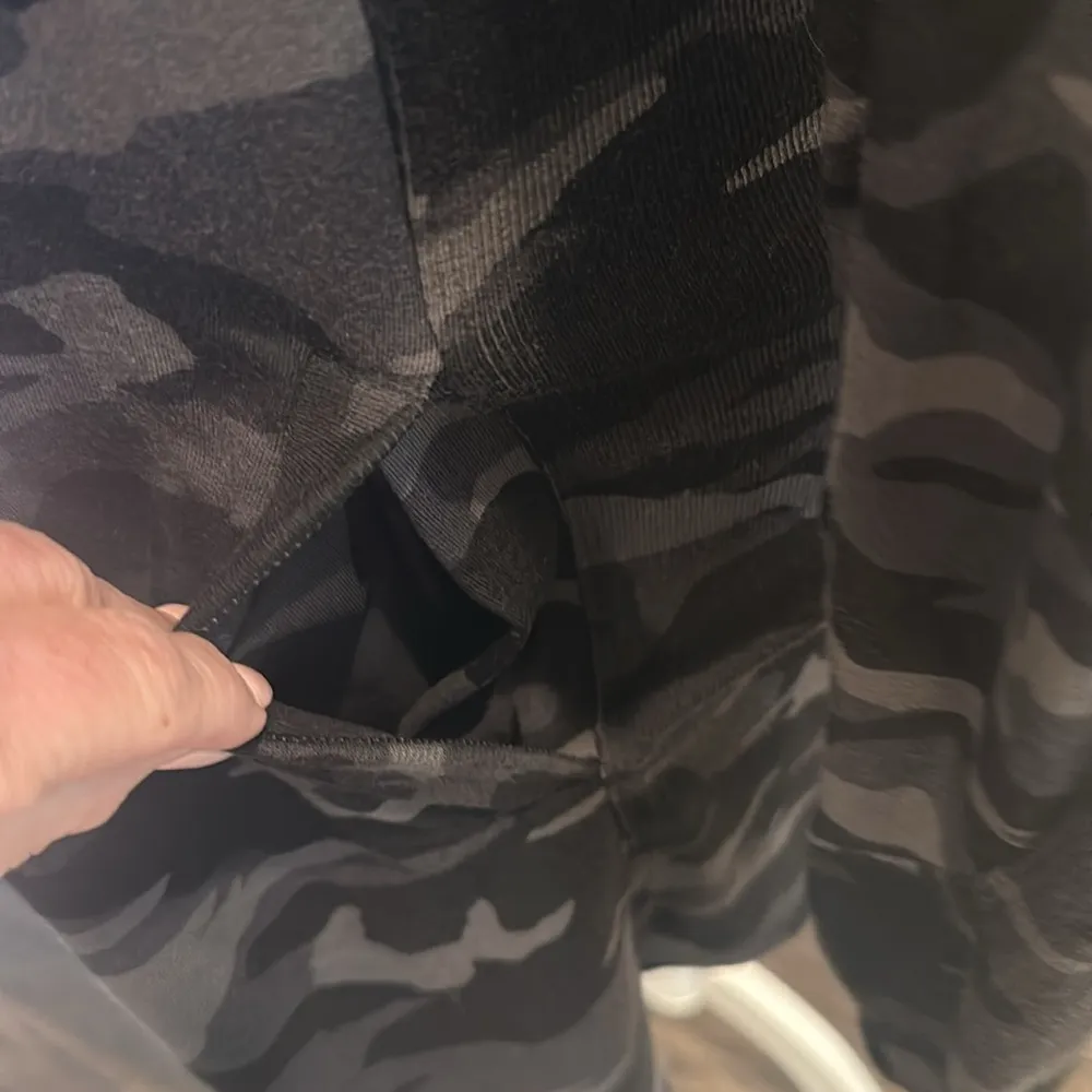 Athleta Petite Camo Luce Balance Dress Sz LP - Image 6