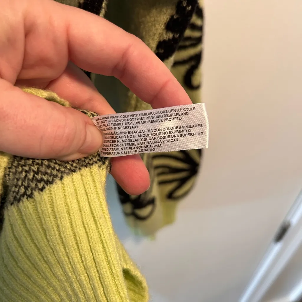 Watermelon Sugar Floral Crew Neck Pullover Sweater Lime And Black Medium - Image 4