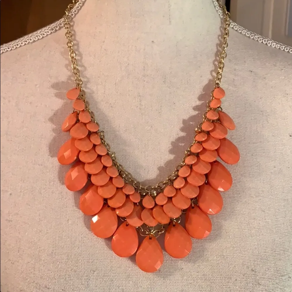 Charlotte Russe  EUC coral statement necklace - Image 2