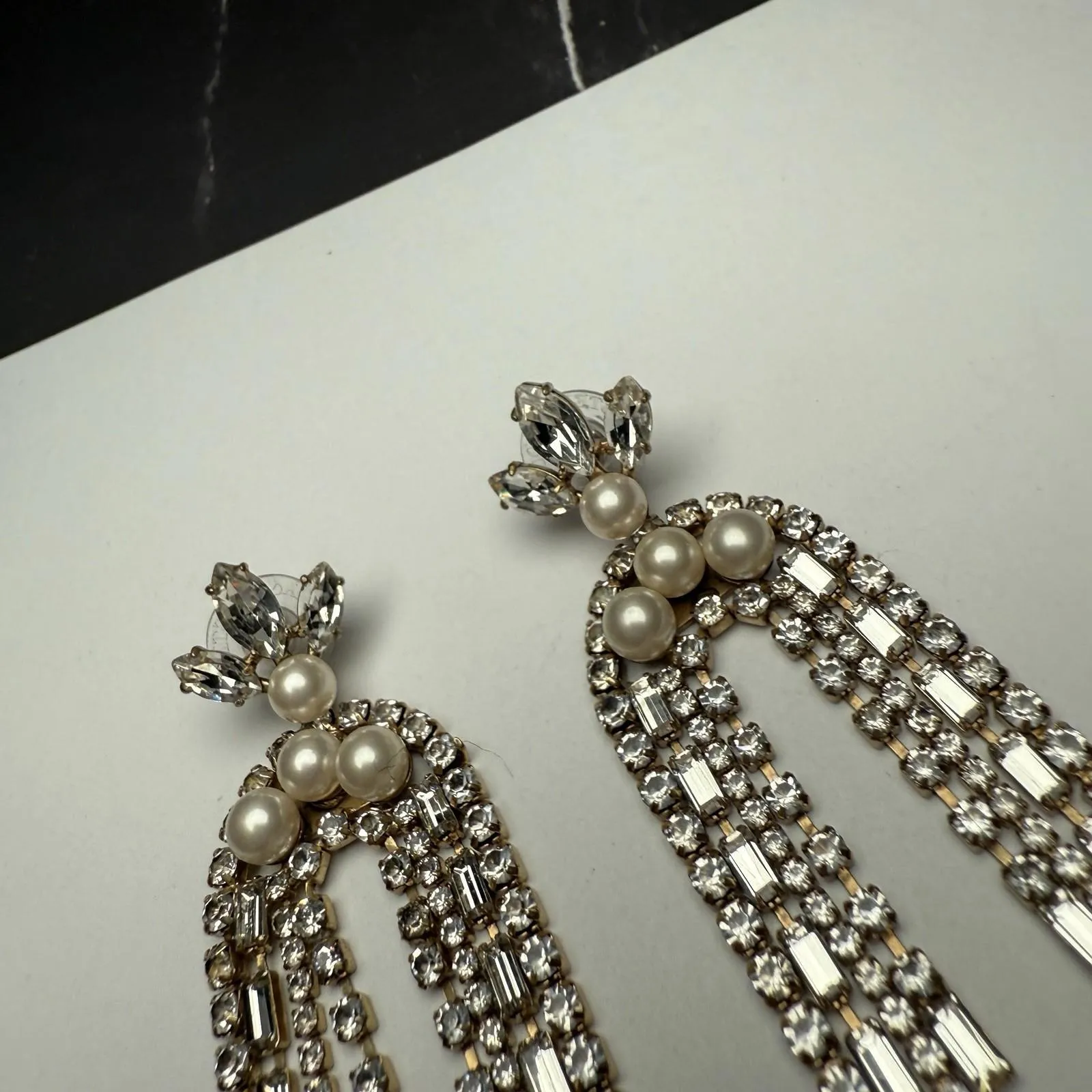 Stella & Dot Waterfall Chandelier Drop Pierced Earrings Rhinestone Faux Pearl - Image 11