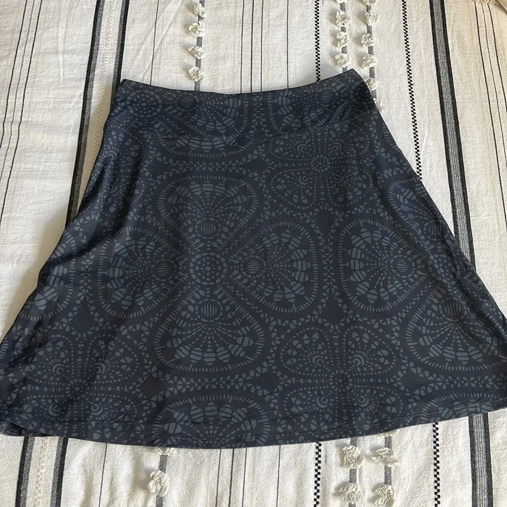 Patagonia • printed jersey athleisure skirt - Image 34