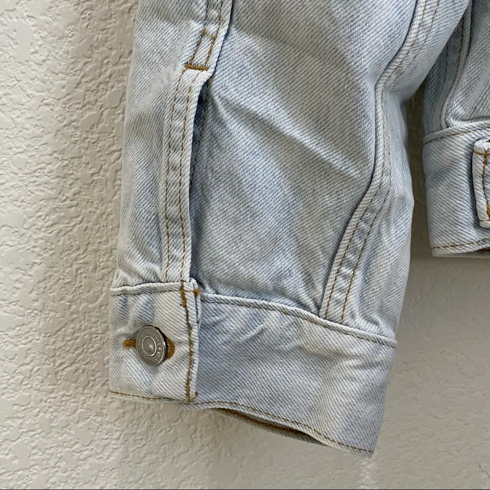 NWT Levi's Womens Ex Boyfriend Trucker Denim Jacket Floral Embroidered Size L - Image 9