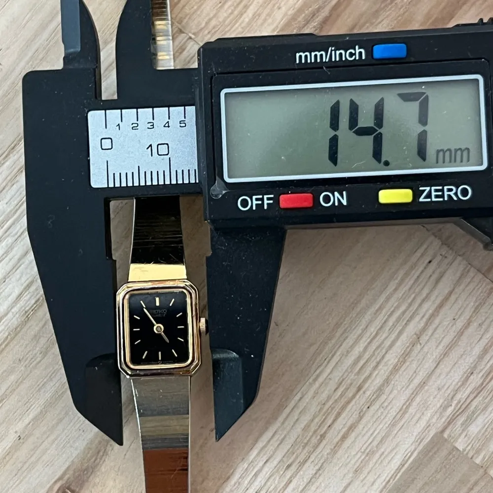 Seiko Vintage Ladies Watch Black Dial Gold-Tone Bracelet Case Hands Markers - Image 11