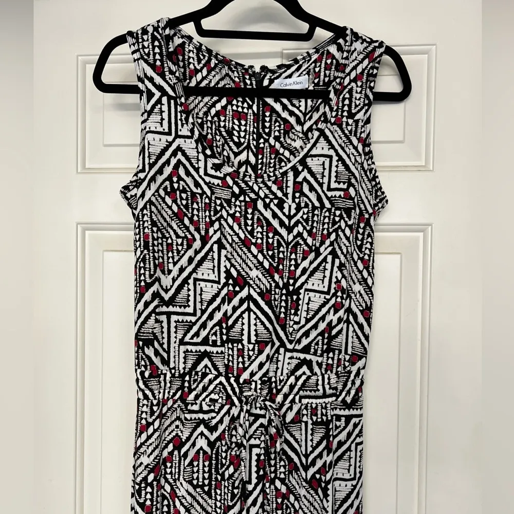Calvin Klein Geometric‎ Print Sleeveless Jumpsuit - Image 2