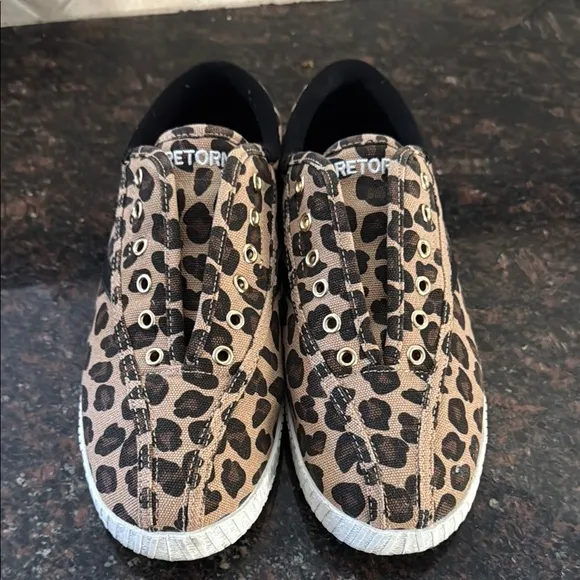 Tretorn Nylite women's
Leopard Print Slip-On Sneakers Leopard W8 - Image 2