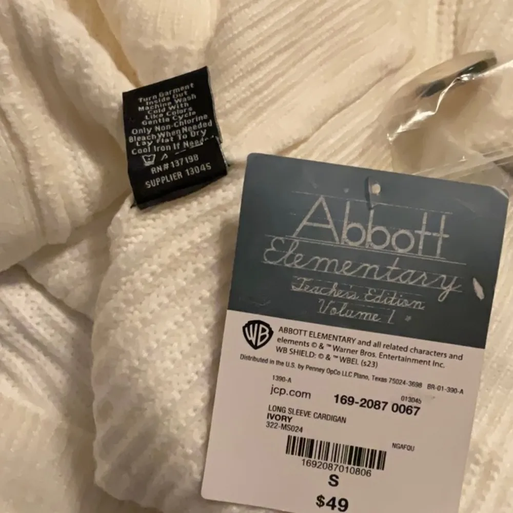 Abbott Elementary V - Image 2