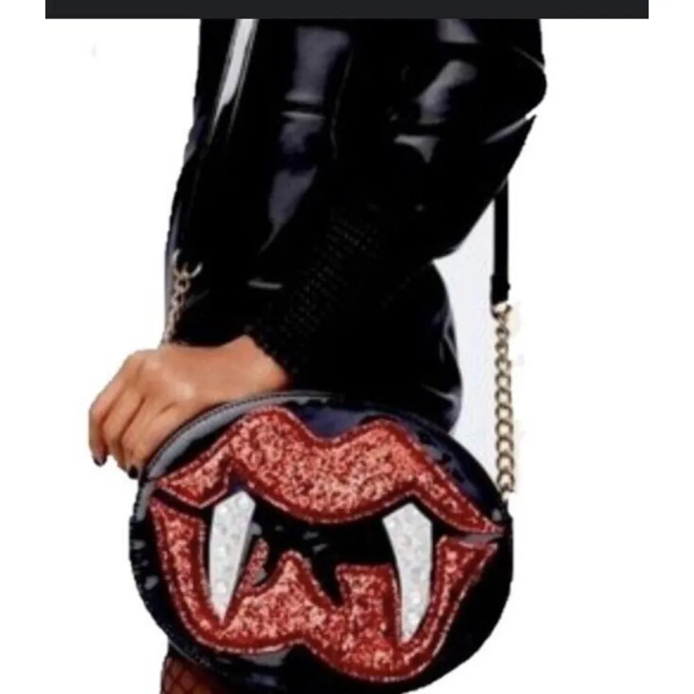 Betsey Johnson Glampire Vampire Crossbody Bag Fang Lips Halloween. PURS267 - Image 2