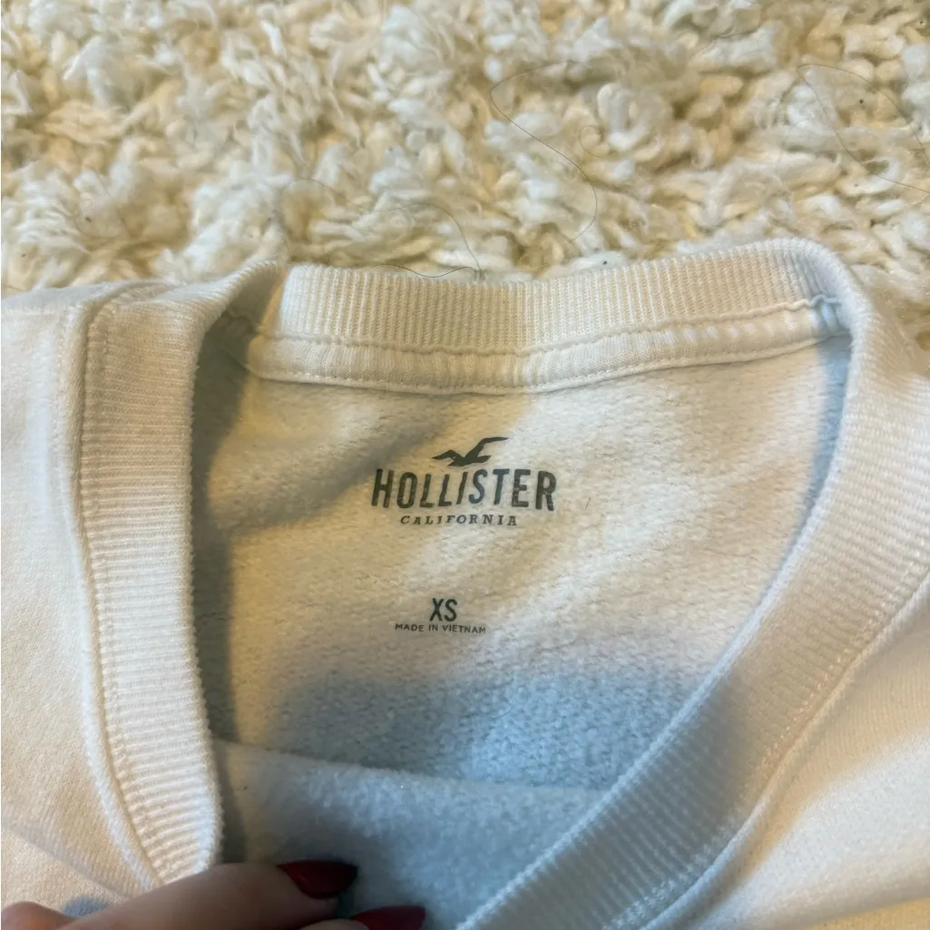 Hollister women’s oversized white Sweatshirt - Image 3