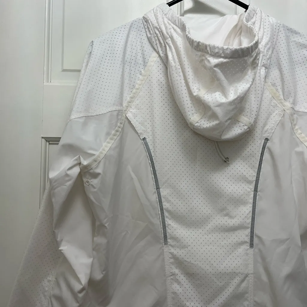 Athleta Packable White Perforated Windbreaker Rain Hooded Jacket - Size Small - Image 9