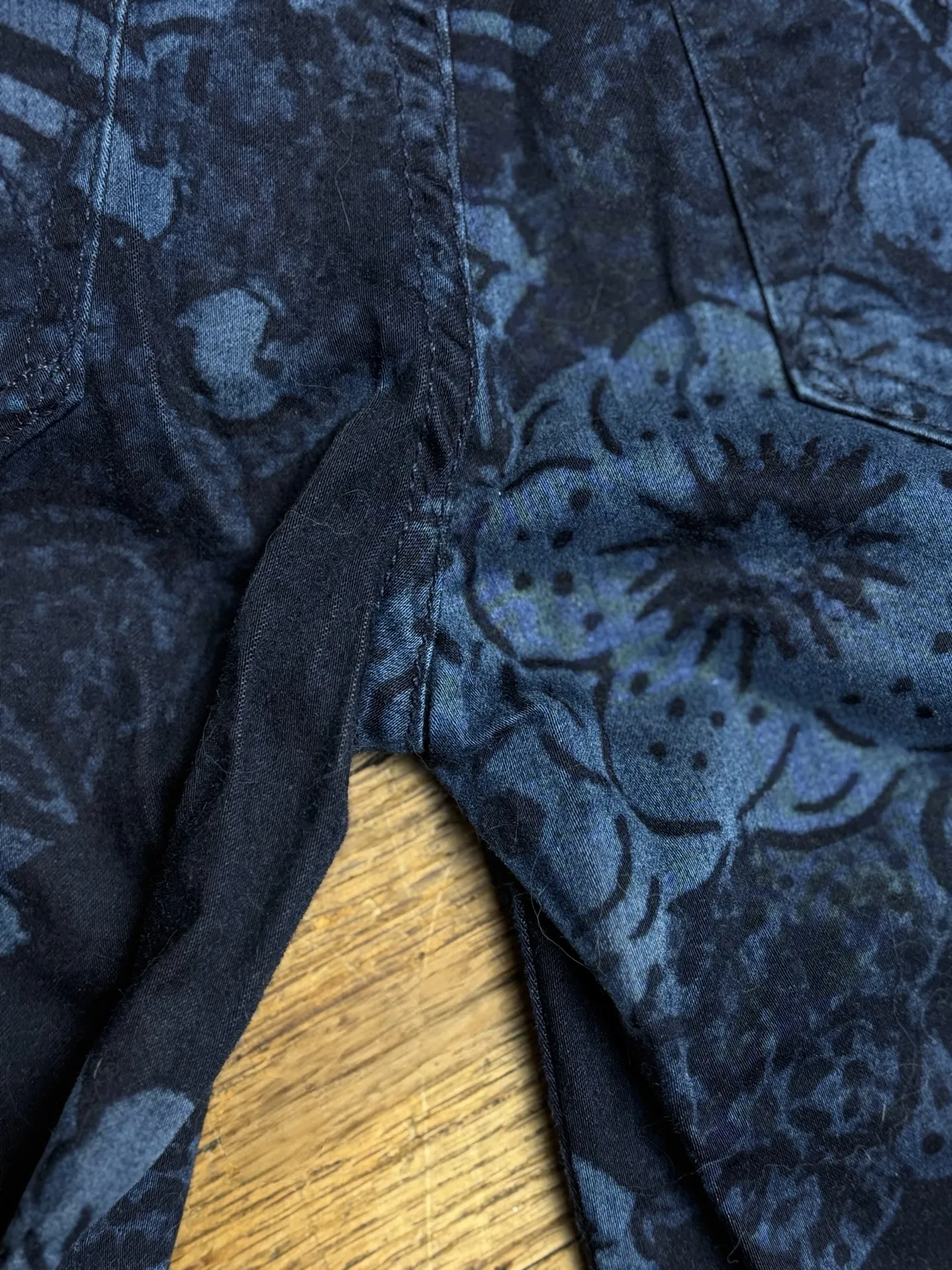 Women’s Sz 26 “The Looker Crop: Moon of Tokyo” Floral Skinny Jeans - Image 4