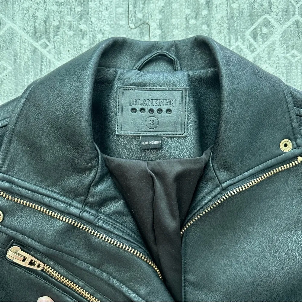 Blank NYC Black Faux Leather Edgy Moto Jacket with Gold Zip Hardware Size Small - Image 6