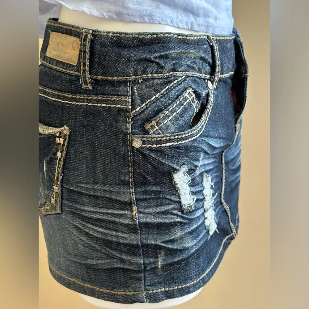 Almost Famous Vintage Denim Dark Blue Embellished Studded Ripped Mini Skirt Sz 7 - Image 3