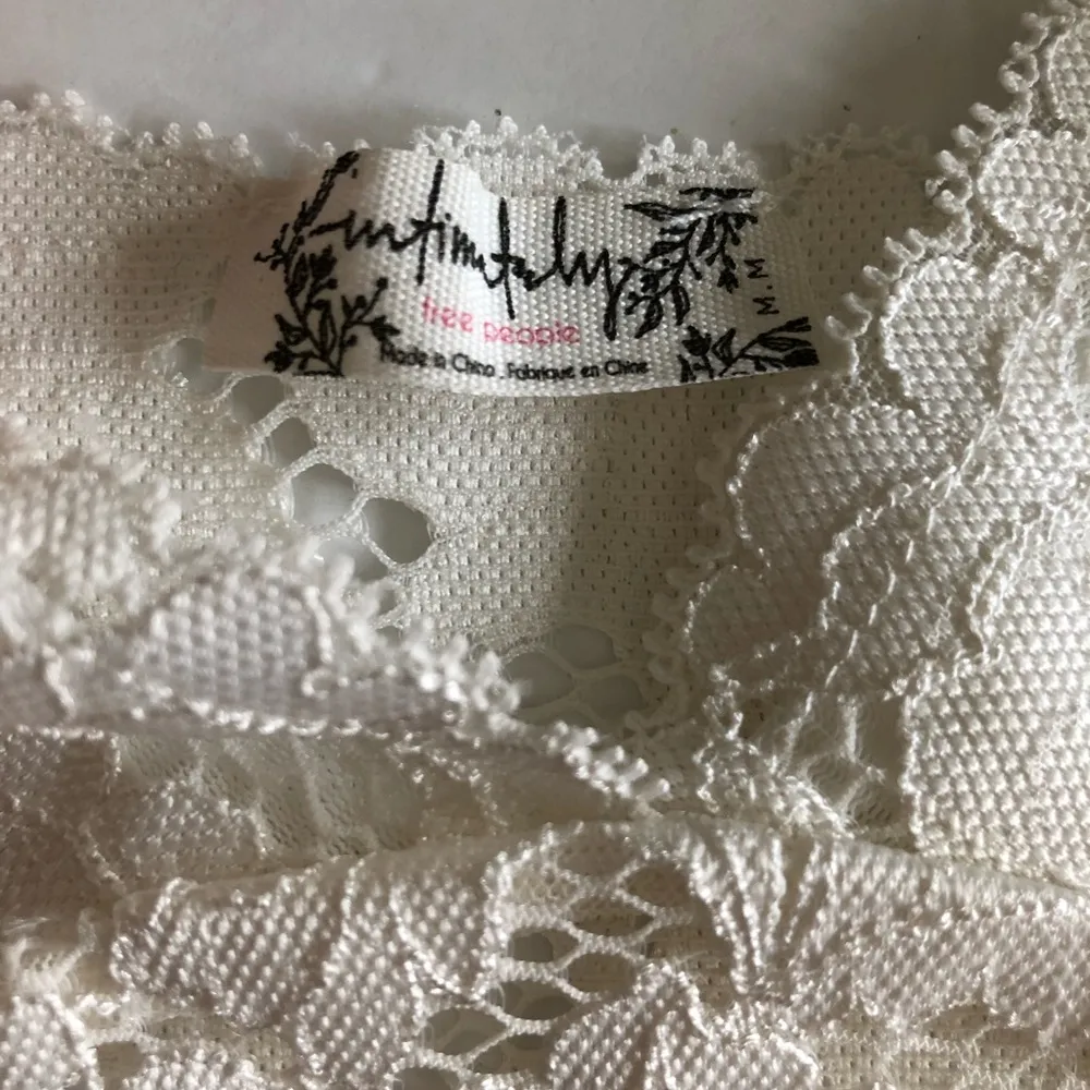 Intimately Ivory Lace Brami. Size M - Image 6
