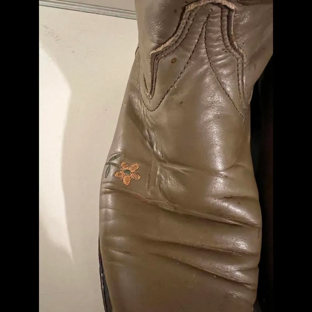 Vintage Leather Wrangler Cowboy Boots with Floral Embroidery size 8 - Image 4