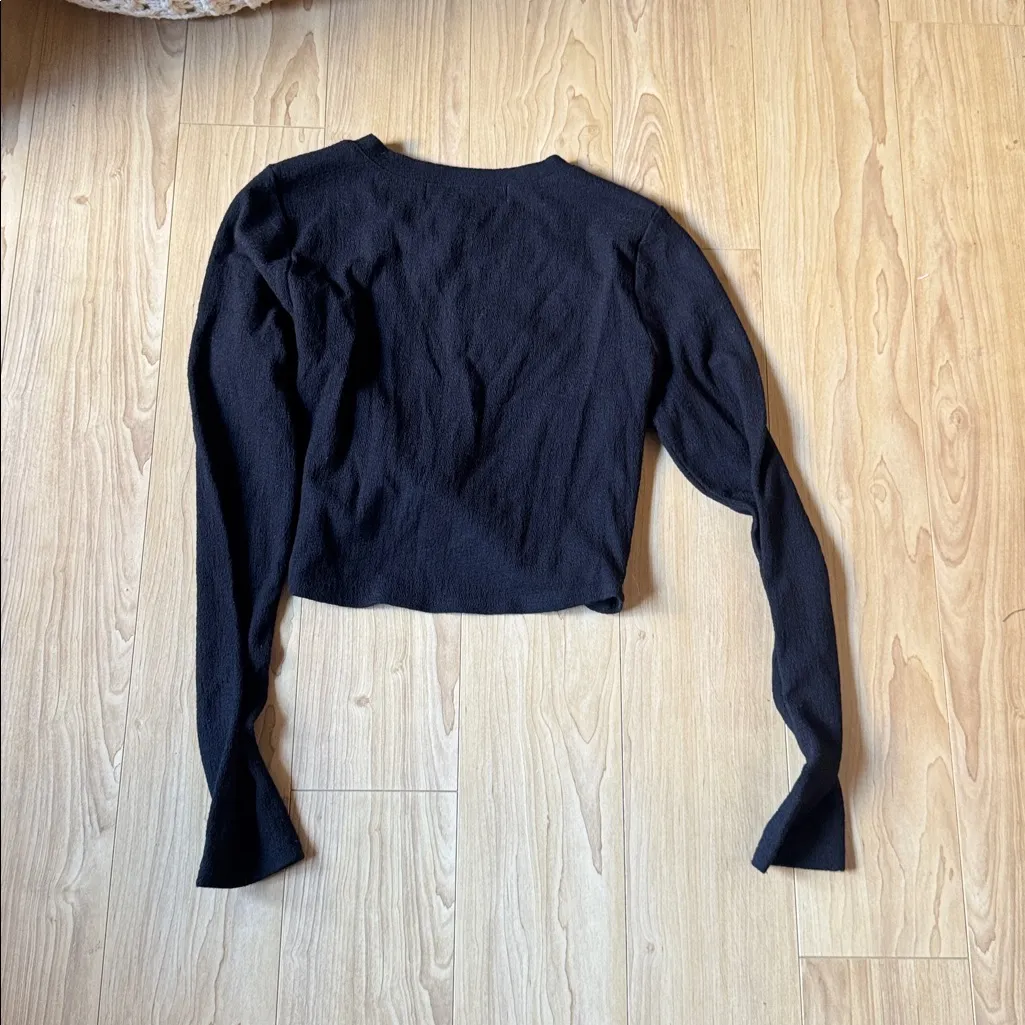 Chic Black Twist Front Crop Top - Image 3