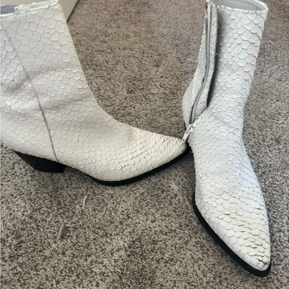 Matisse Caty white snakeskin Size 7.5 - Image 3