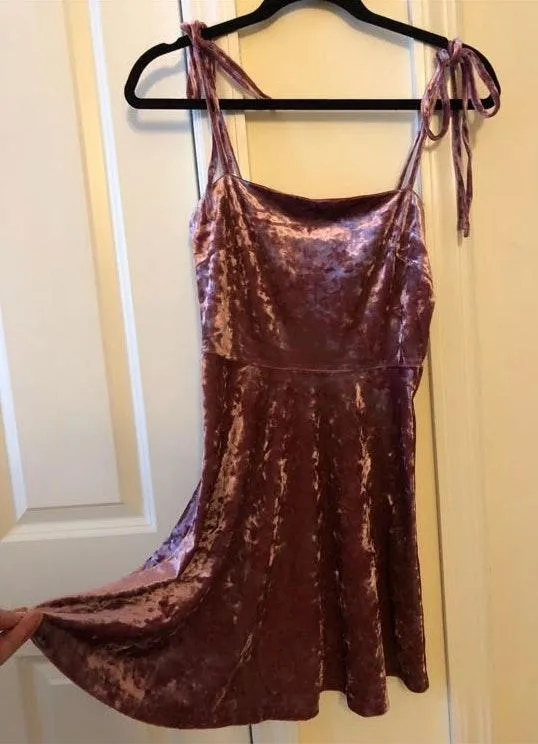 Pink crushed velvet dress - Image 2