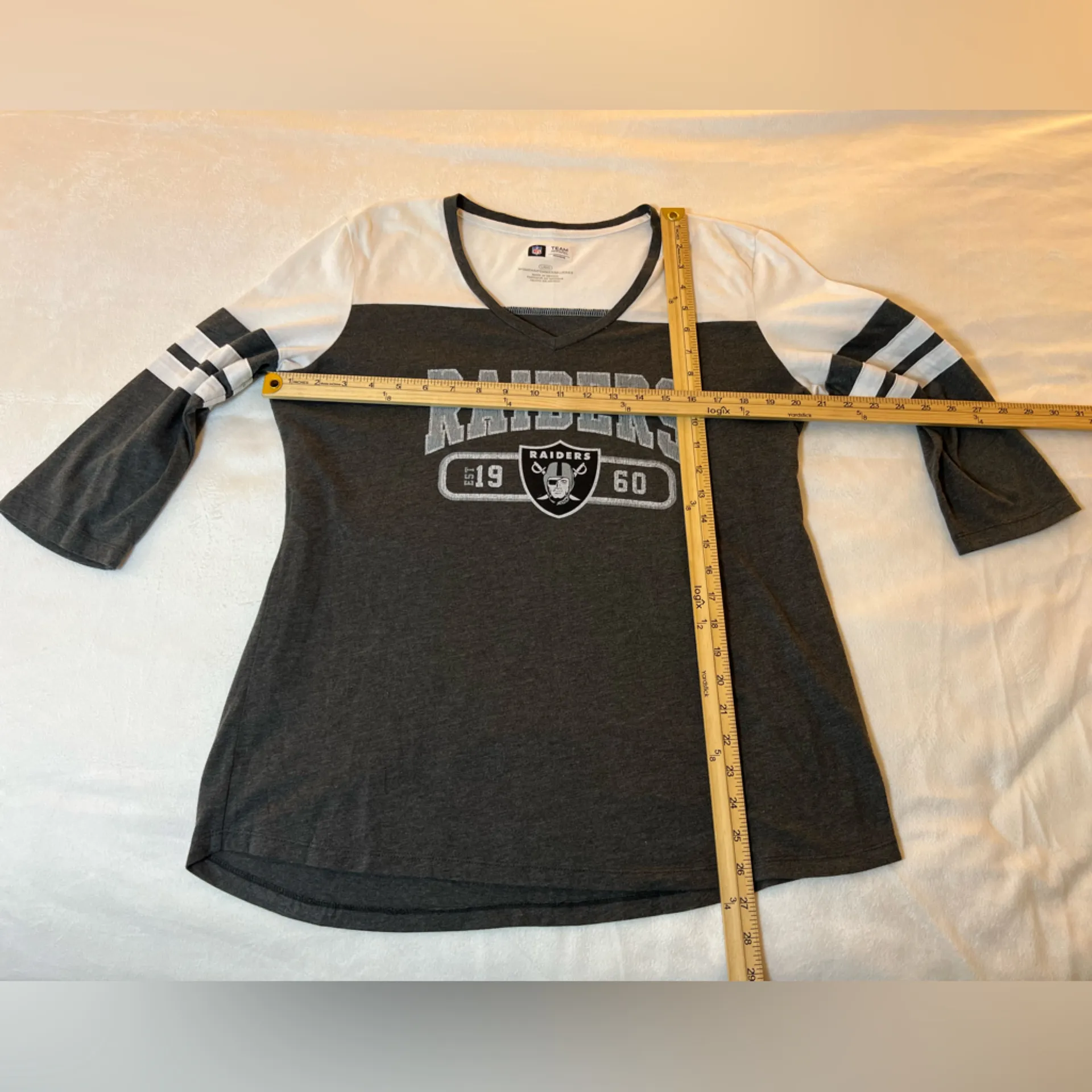 NFL Las Vegas
Raiders Lateral Script 34 Sleeve V-
Neck Tri-Blend‎ T-Shirt Size L - Image 4