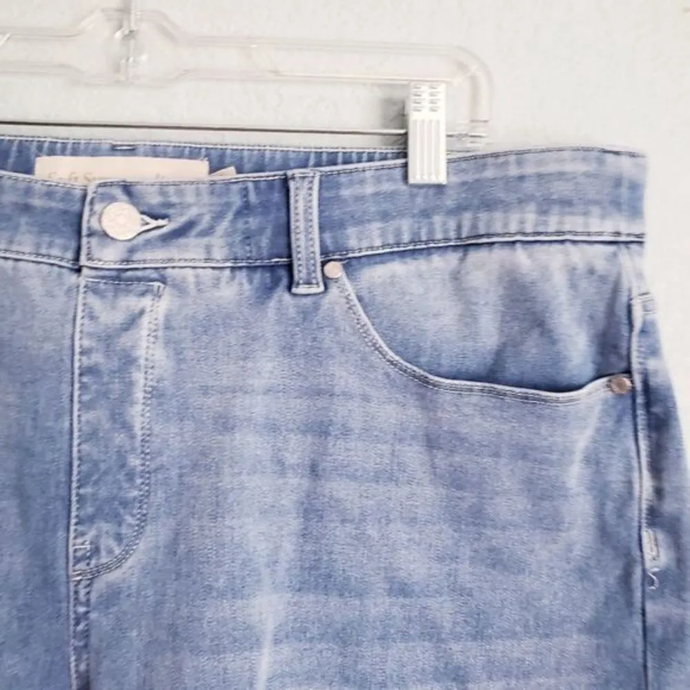 Soft Surroundings‎ Light Wash Pull-on Jean Shorts - Image 2