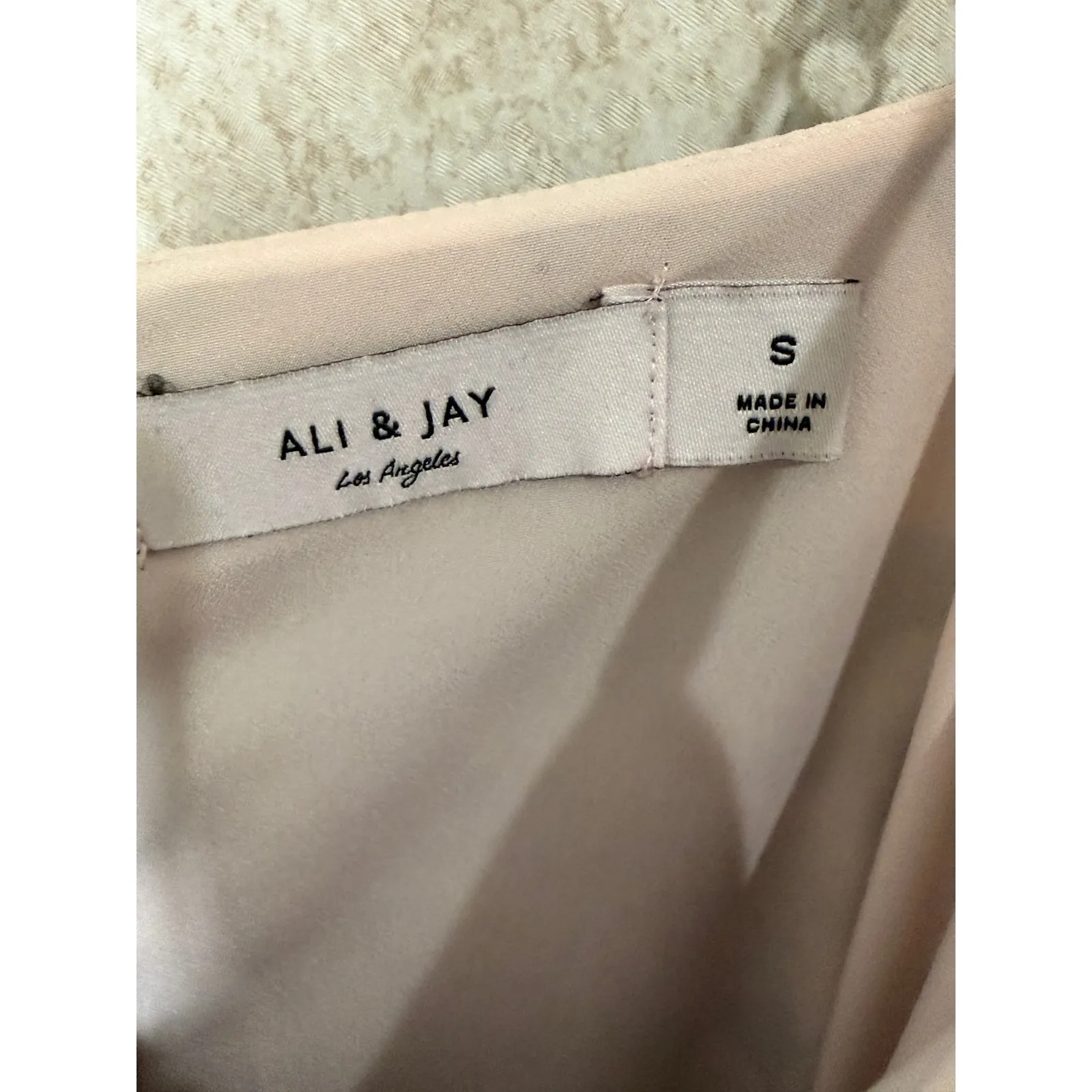 ALI & JAY Floral Print Ruffle Hi Lo Dress Size S Grey Pink wedding guest - Image 3