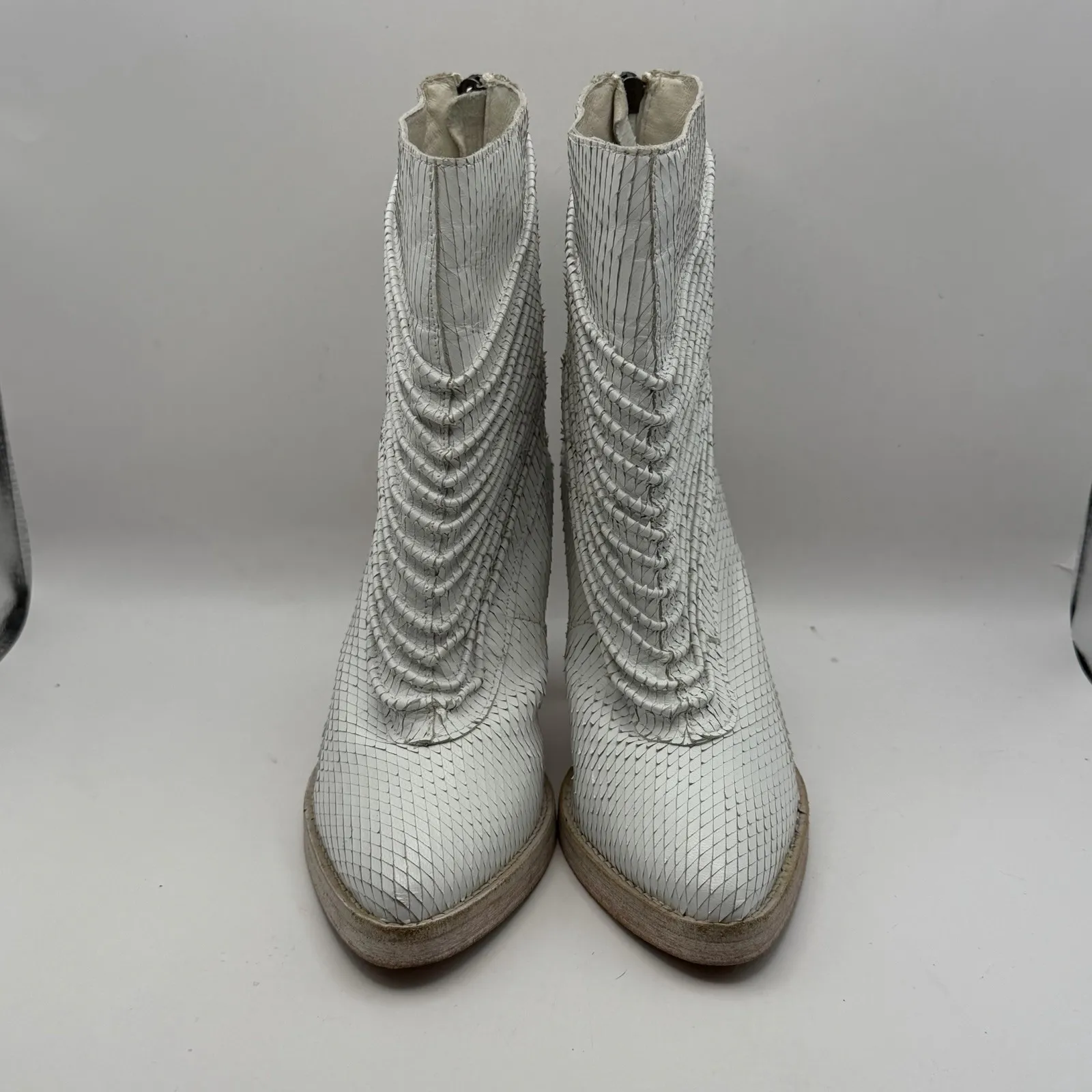 Free People Woman's Sz 7.5 White "Barleda"  Snake Skin Leather Ankle Boots EU 38 - Image 2