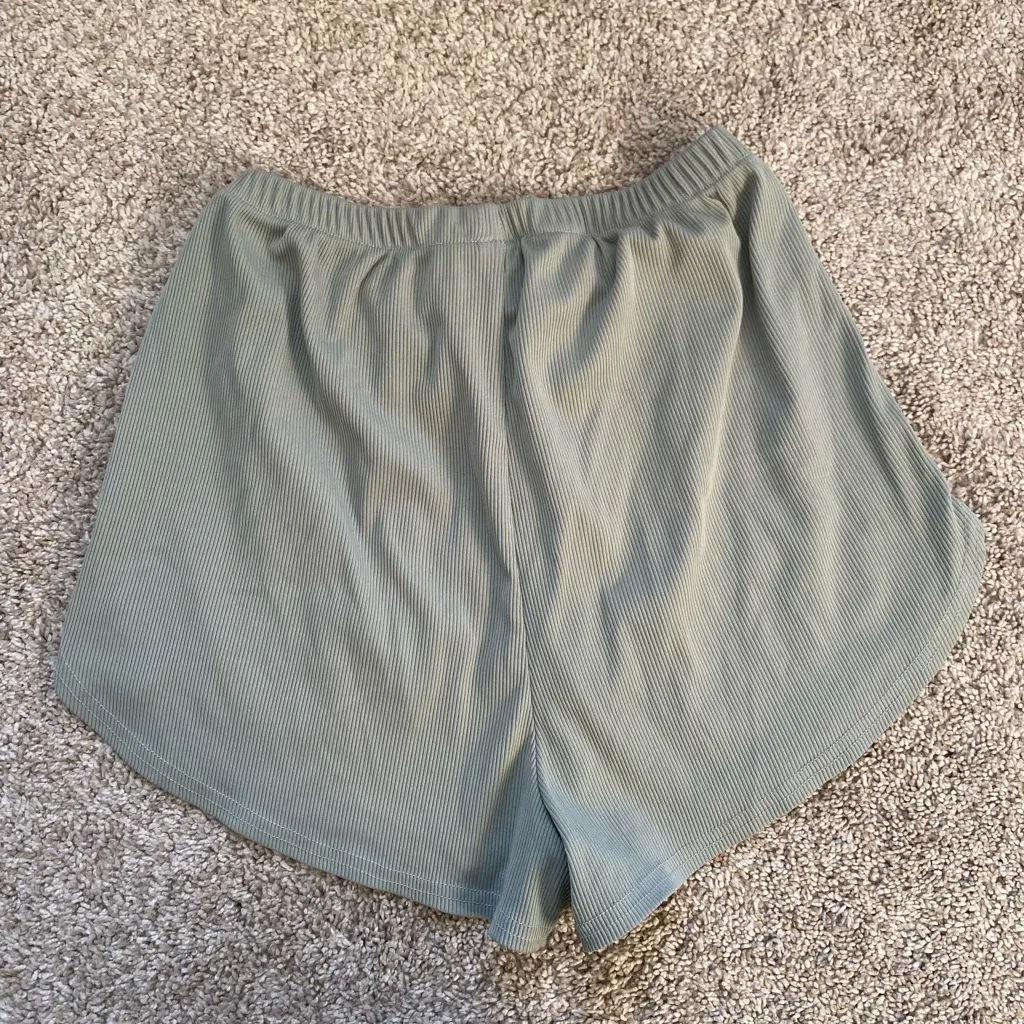 ROMWE Light Green Athletic Shorts - Image 8