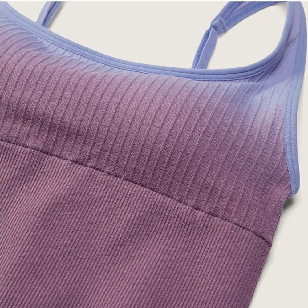 PINK VS - Seamless Lightly-lined, scoop neck sports crop bra- Small - Image 3