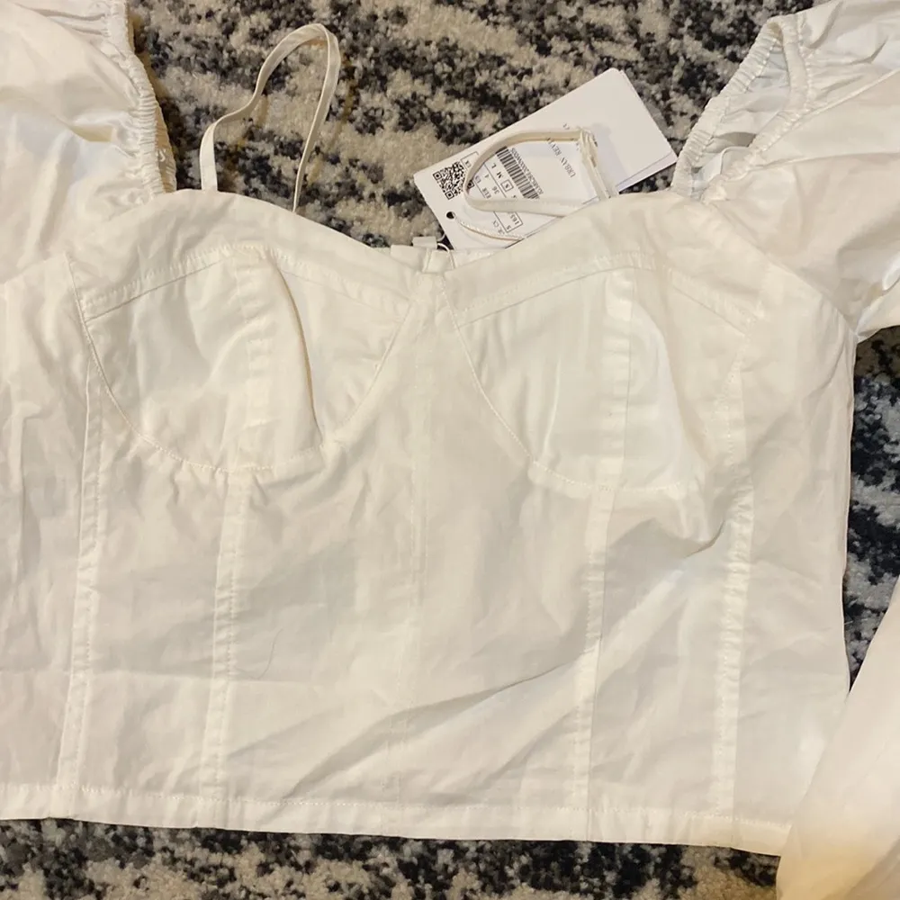 Urban Revivo 100% cotton white top size S - Image 4