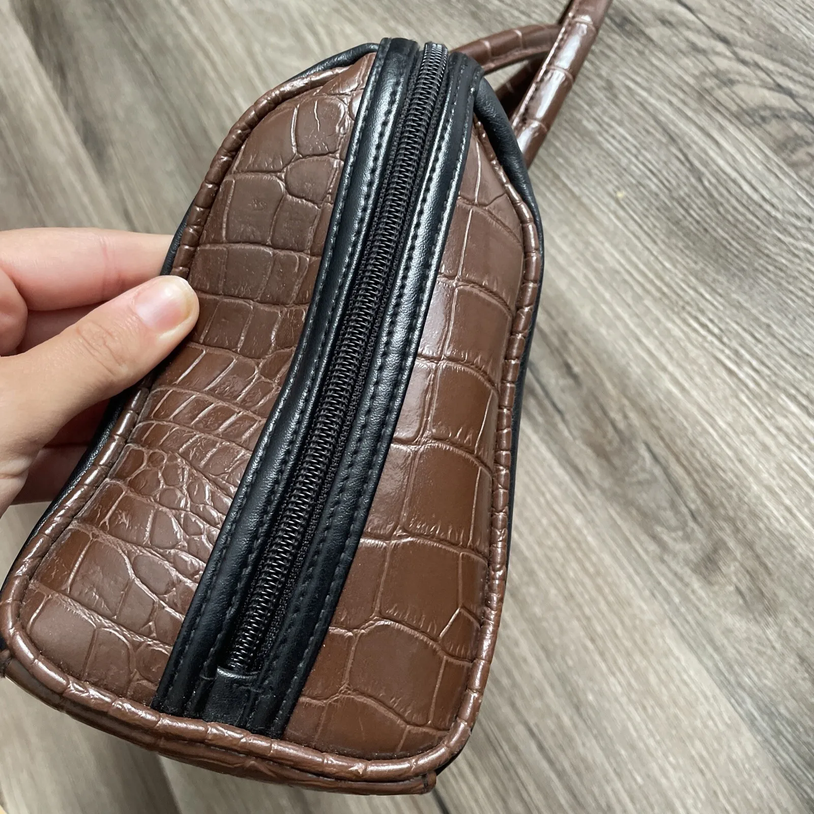 Vintage Jaclyn Smith Black Leather Brown Alligator Snake Skin Print Shoulder Bag - Image 4