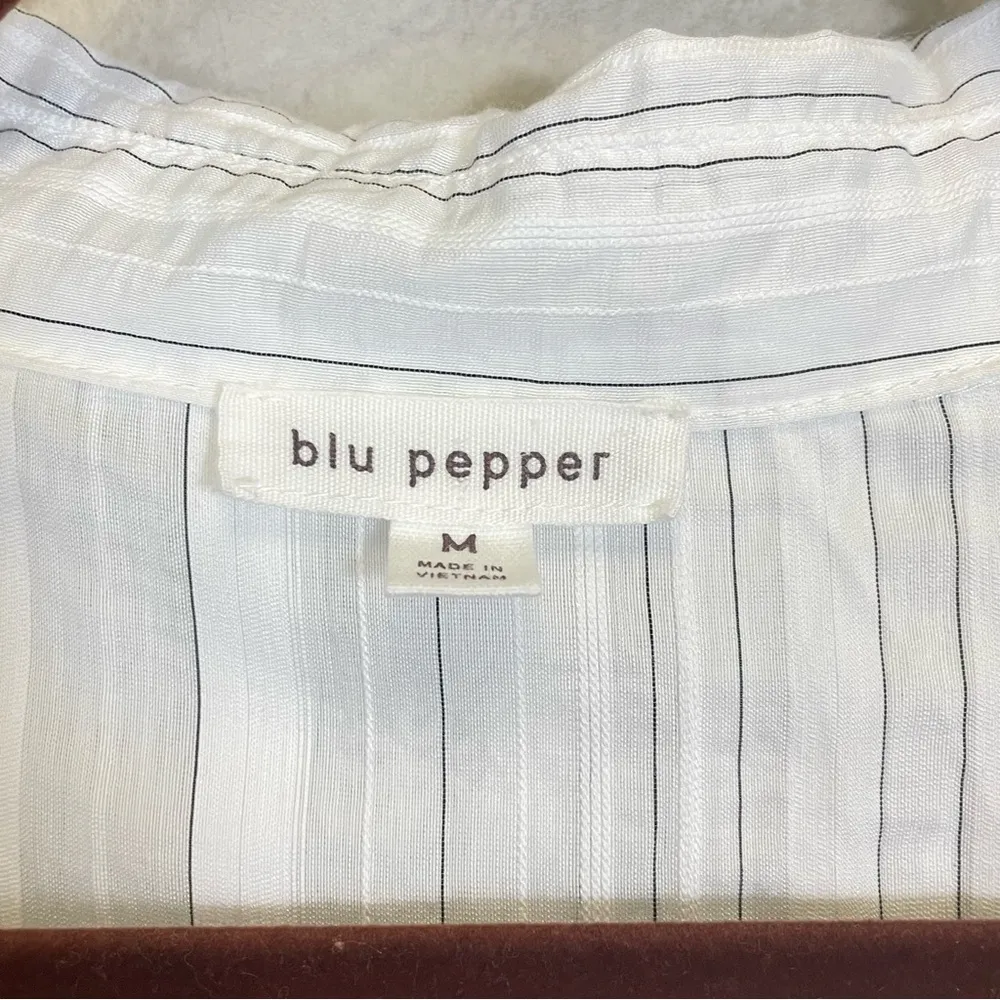 Blu‎ Pepper Striped Smocked Cuffs Relaxed Fit Button Down Shirt White Size M - Image 2