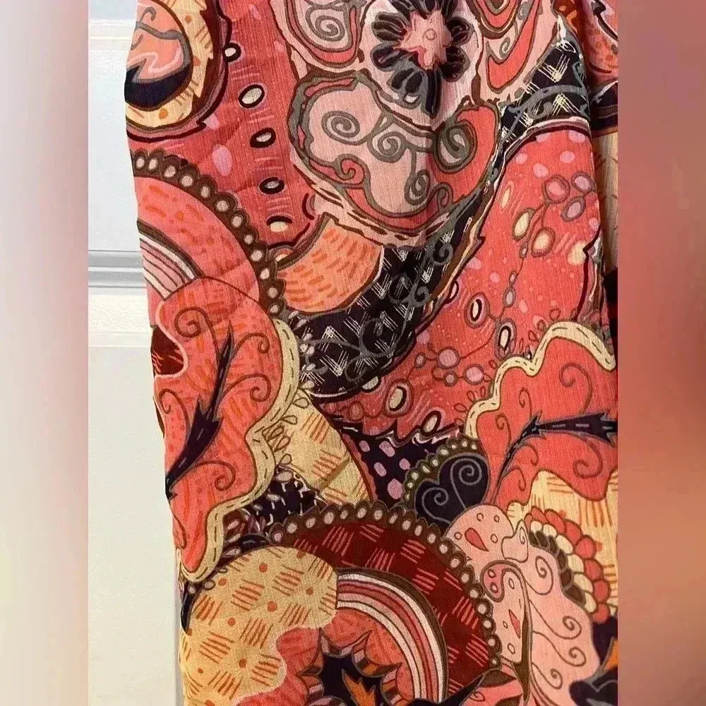 NWT Floral Swirl Blouse Casual, work, flowy, v neck, flutter sleeve D4‎ - Image 3