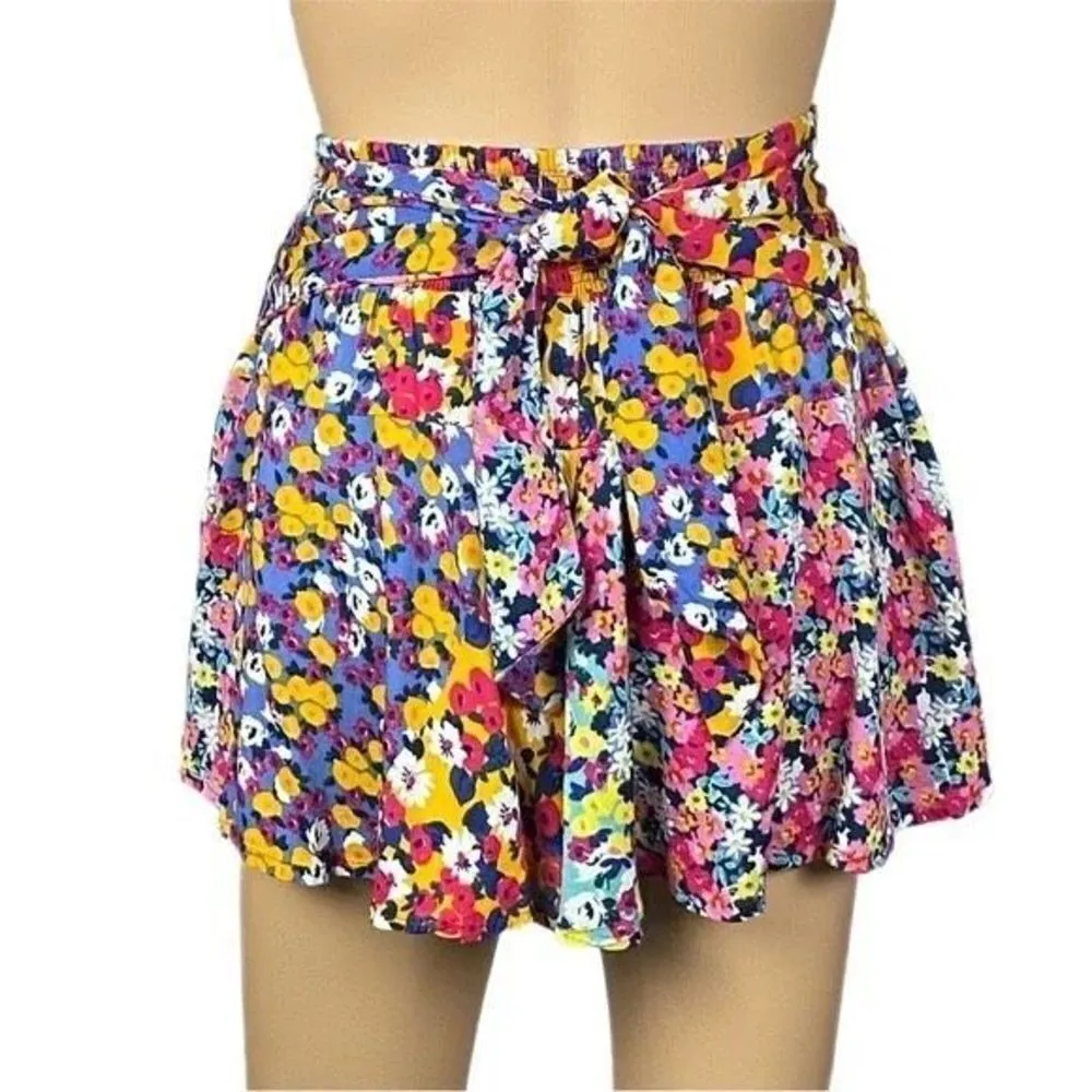 ✨Patrons of Peace Floral M Shorts✨ - Image 5