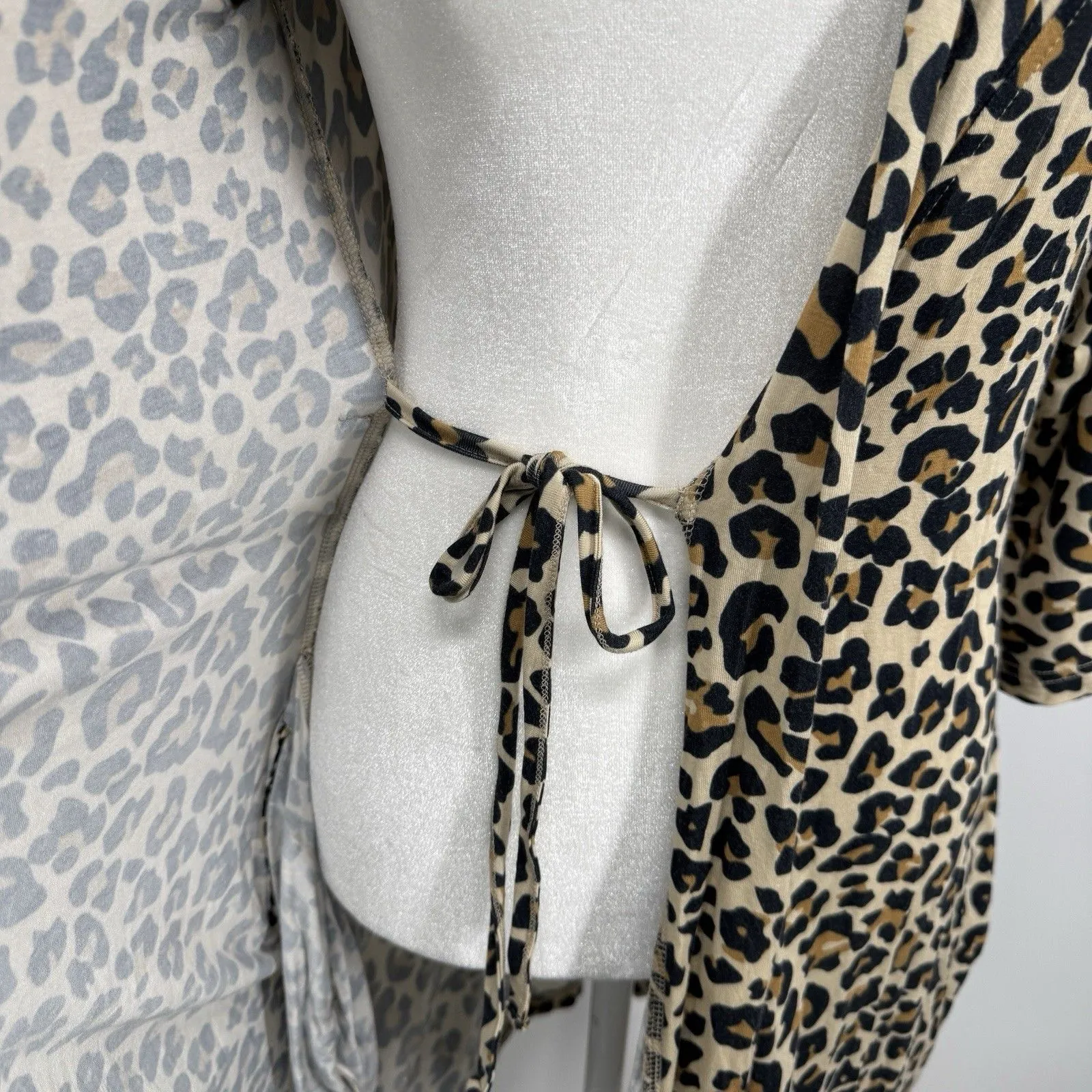 Posh Peanut Womens Leopard Print Robe Size M Lightweight Belted Bamboo Lounge Brown Size M - Image 5