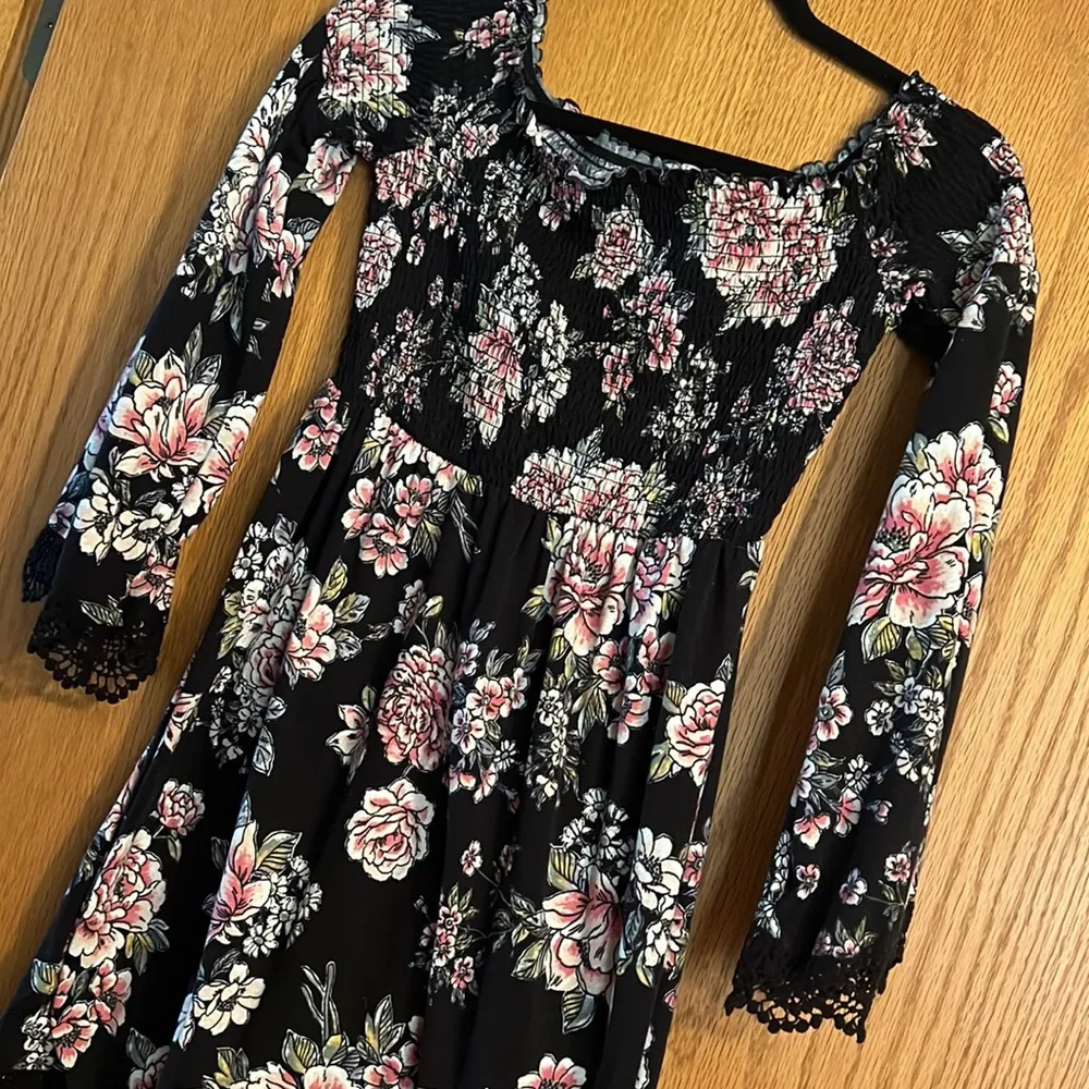 Long sleeve Floral w/ Lace Dress - Image 2