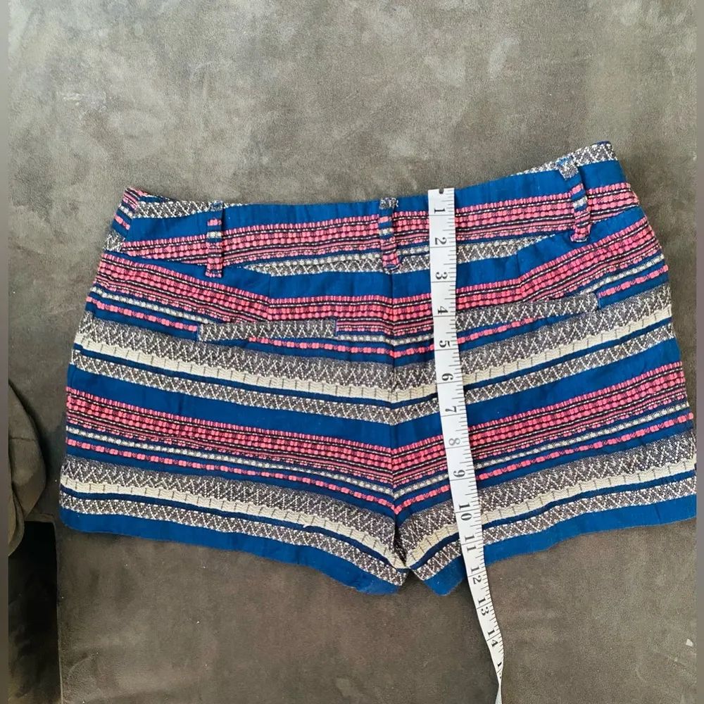 Ann Taylor Loft Multicolored short with double aide pockets. - Image 6