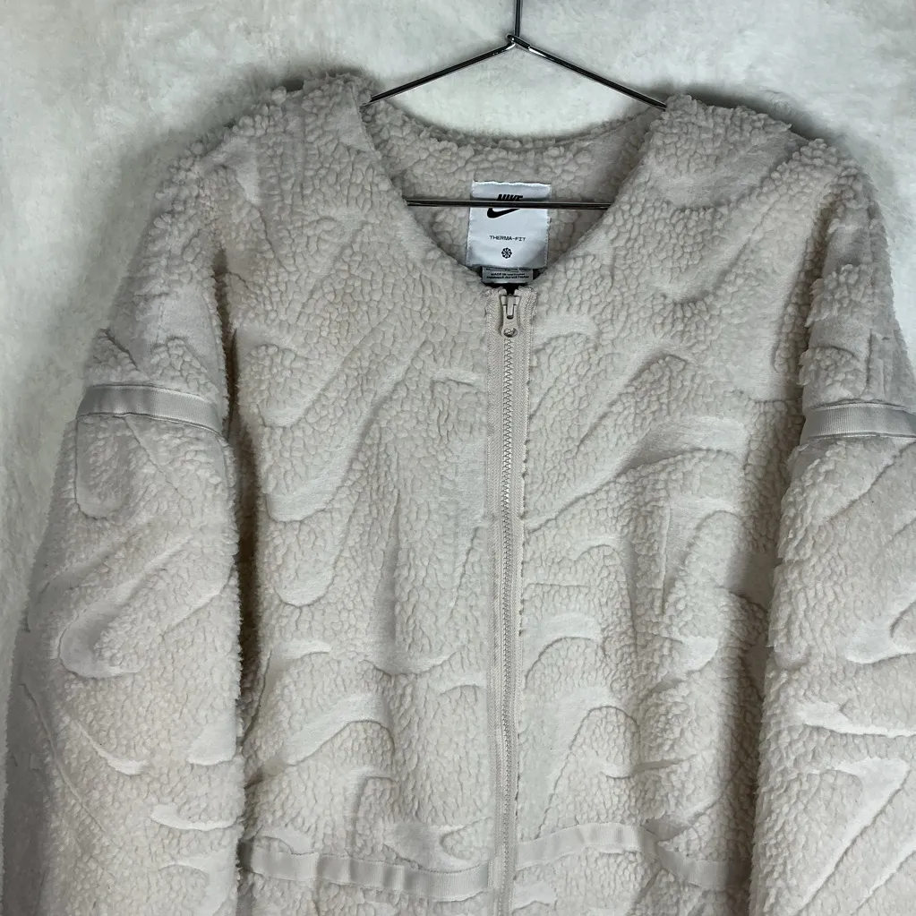 Nike Women's Off-White Teddy Jacket THERMA-FIT - Image 8
