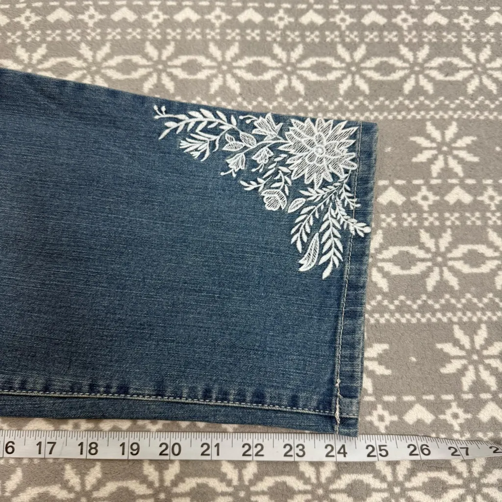 Talbots Simply Flattering 5-Pocket Jean Embroidered Cropped Blue Wash Size 16‎ - Image 9