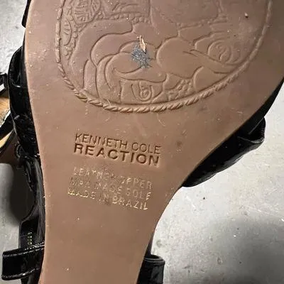 Kenneth Cole Reaction Black Patent Leather Open Toe Wedge Sandals Size 9 EUC - Image 6