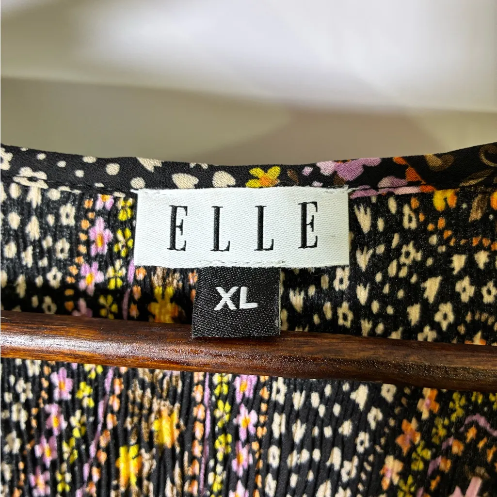 Elle Black Multicolor Pleated Paisley Blouse with cut out V - Image 3