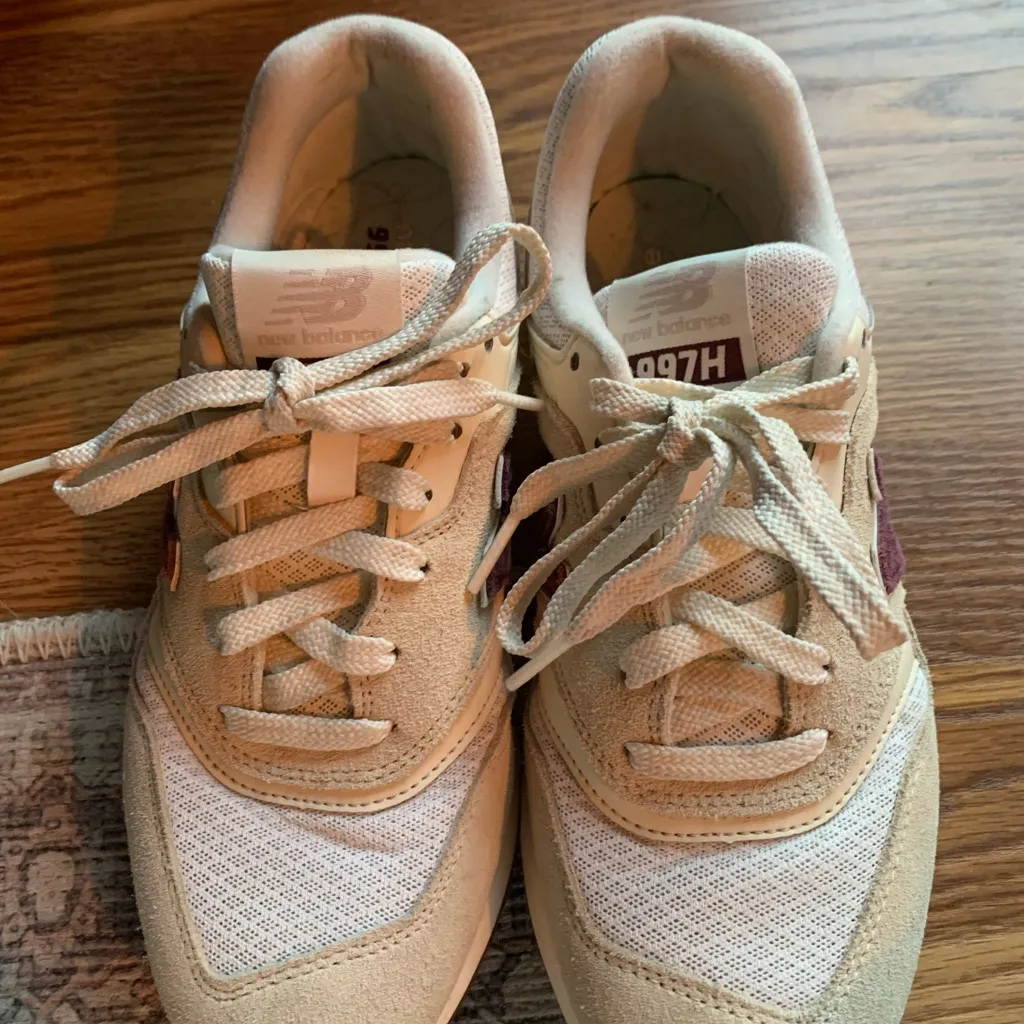 New Balance 997 Sneaker Shoes Women’s Size 8 White Cream Casual Athletic - Image 2