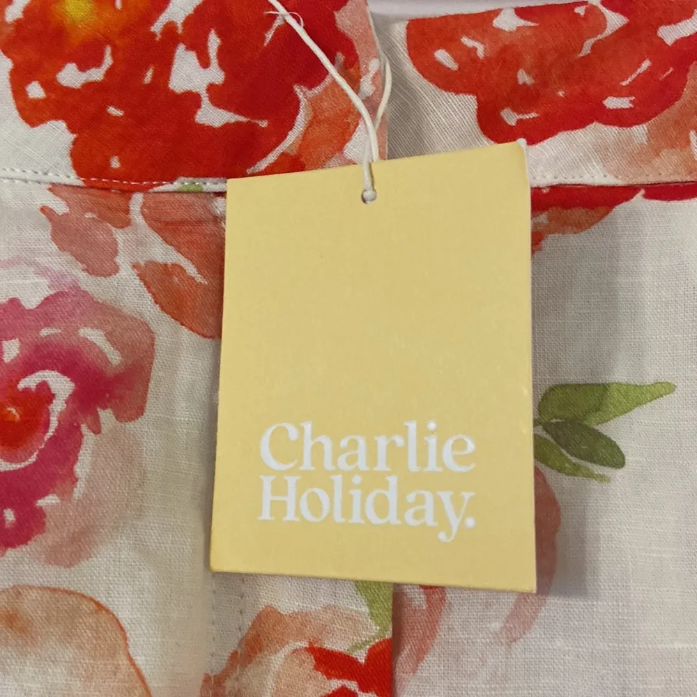 Charlie Holiday Linen Shorts high waisted brand new with tag size XS - Image 2