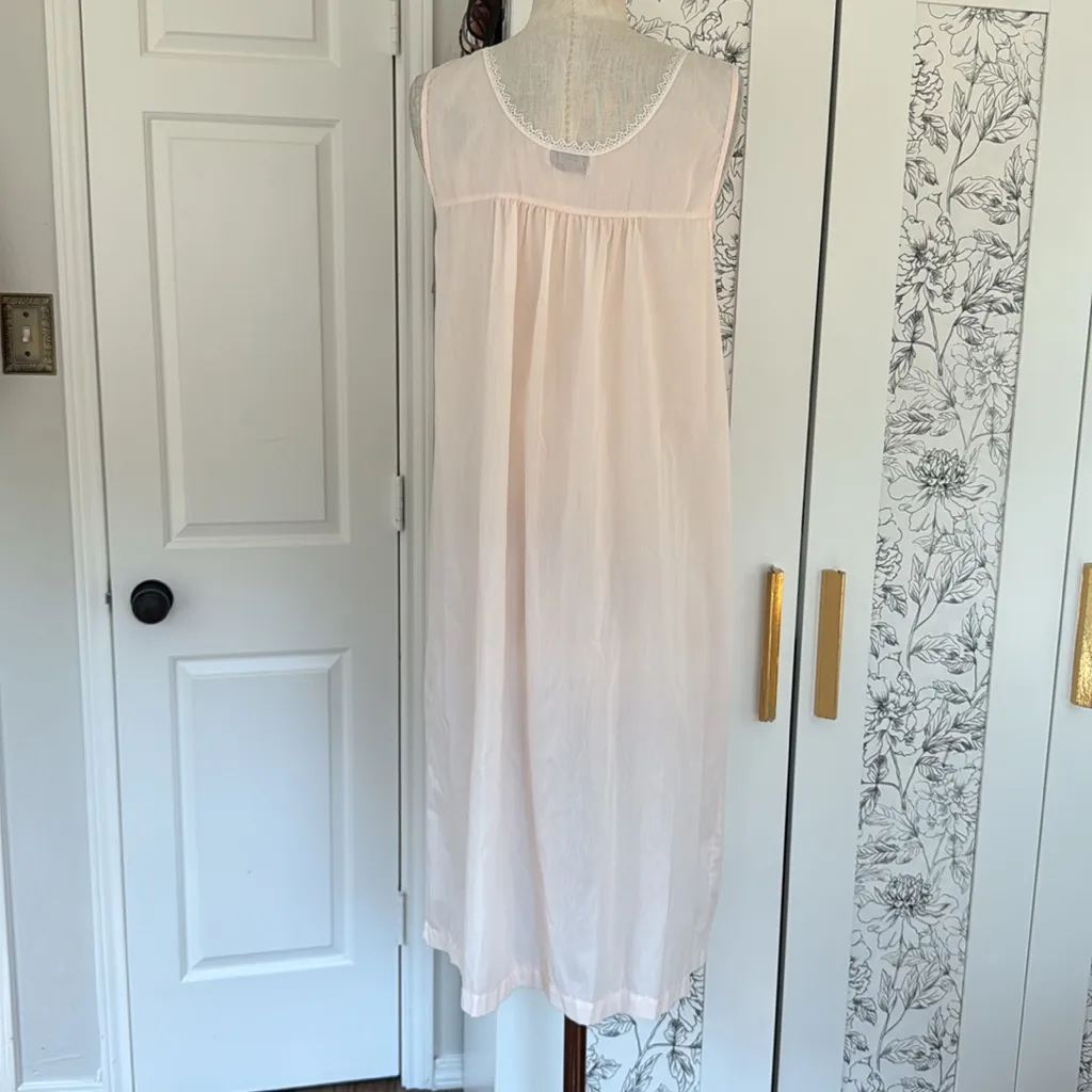 Vintage Vanity fair floral embroidered nightgown - Image 12