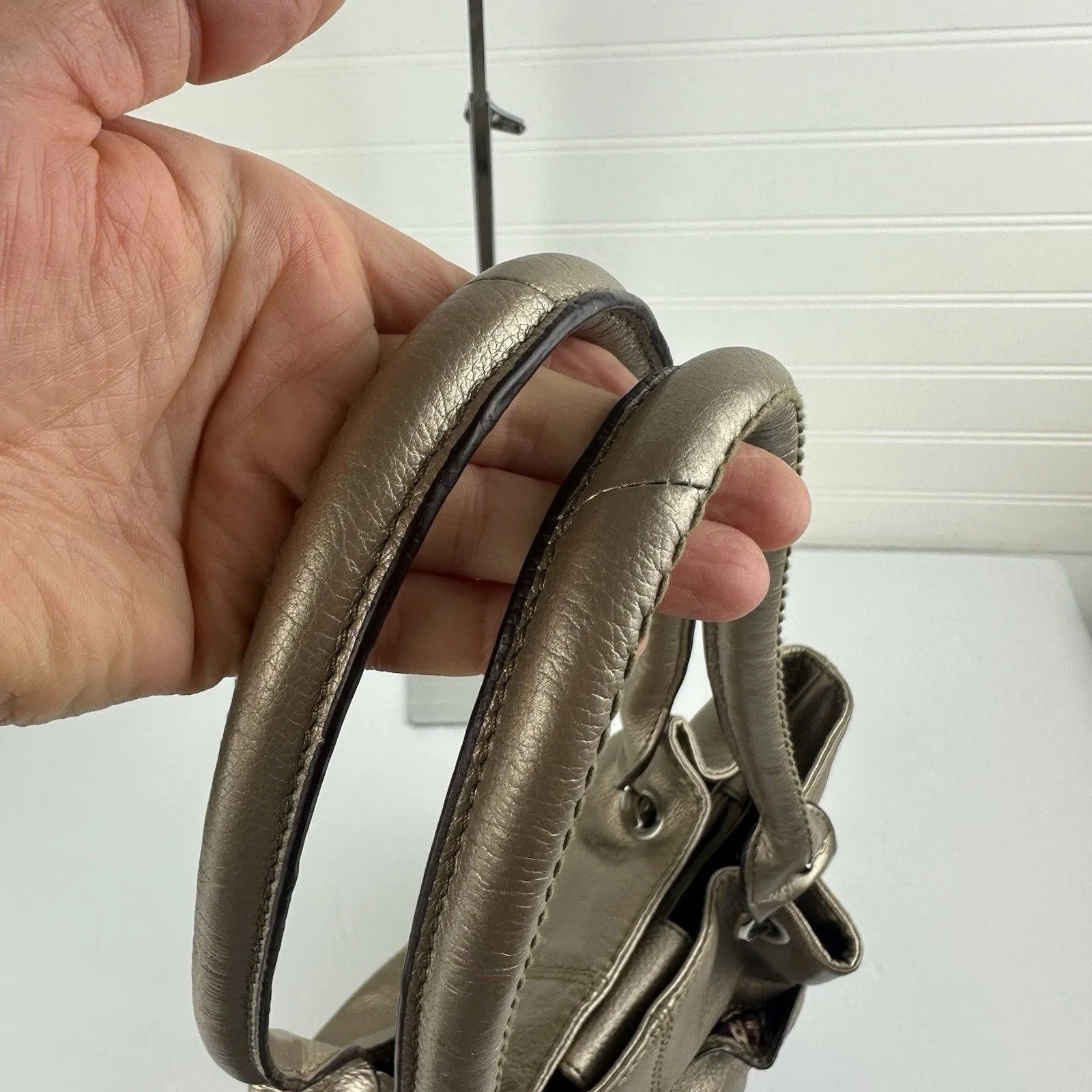 Tignanello Gold Metallic Pebbled Leather Satin Lined Shoulder Tote Bag Pockets - Image 6