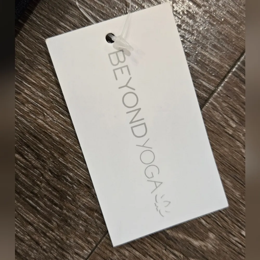 Beyond Yoga NEW!  Pocket Infinity Scarf Black - Image 6