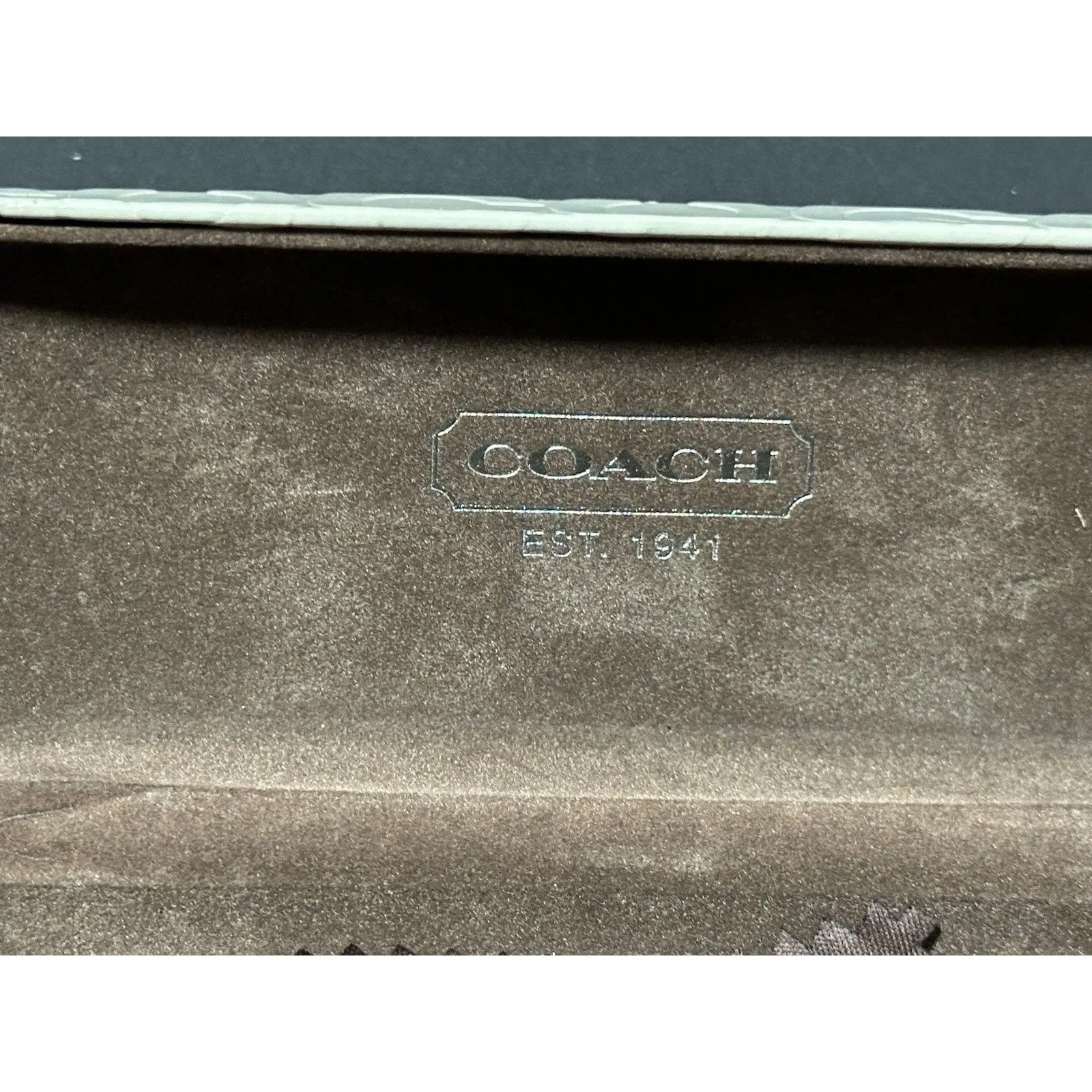 Coach Chelsea S426 sunglasses in black, featuring & Case - Image 13