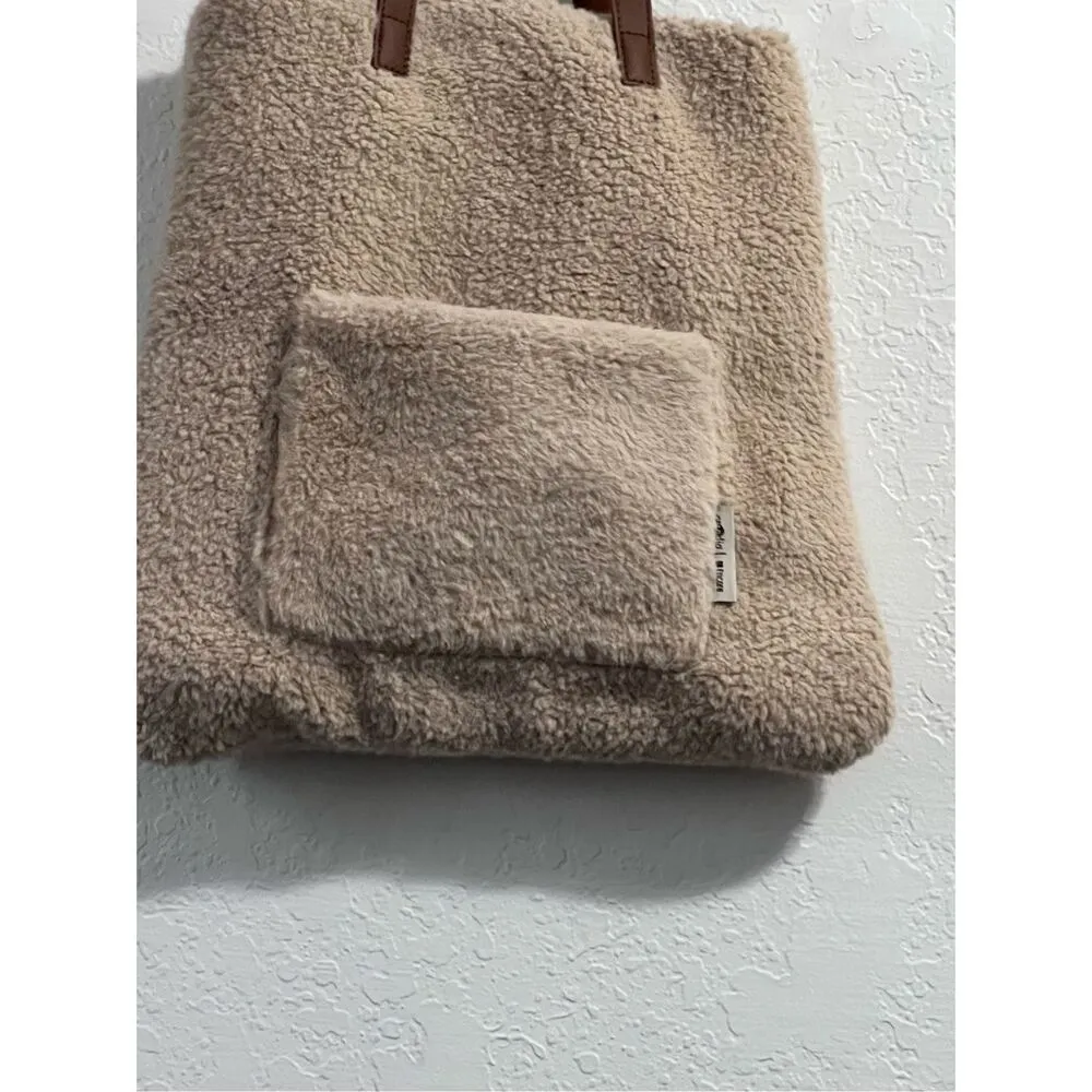 Arcadia Encore Plush Tote Bag Faux Fur Shearling Shoulder Bag in Cream - Image 2