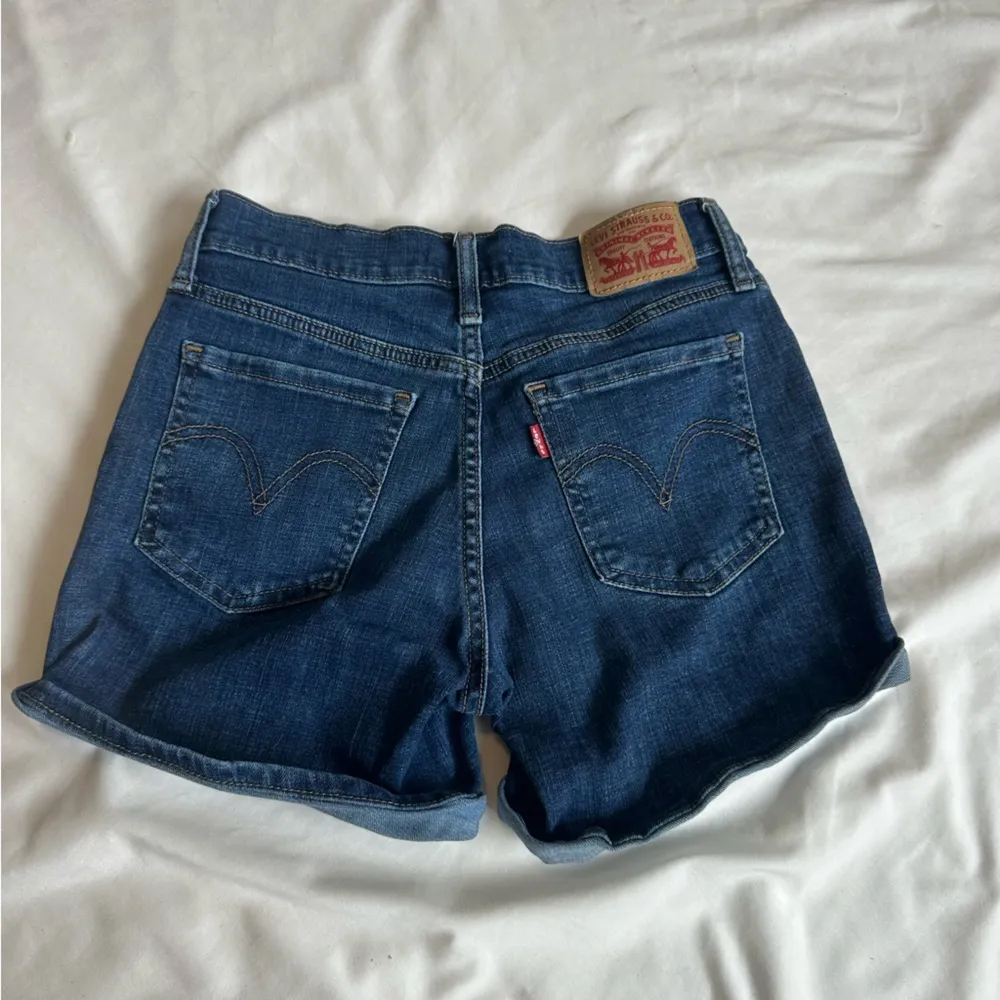 Levi’s Mid Length Shorts - Image 3